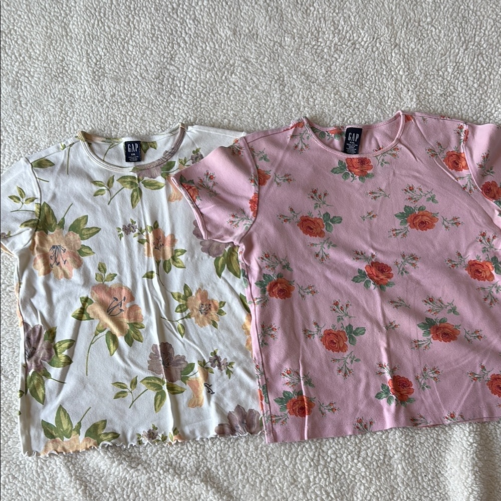 GAP Pink and White Floral Short Sleeve Tees
